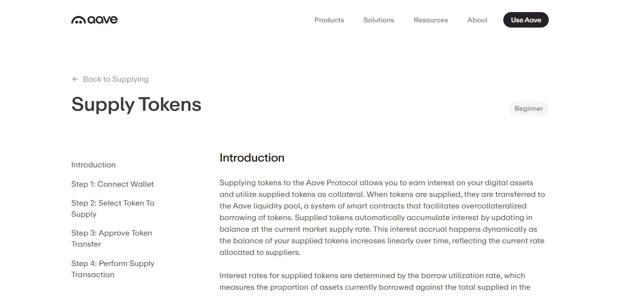 Aave 官方說明文件 Supply Tokens 頁面截圖，正文寫明存入代幣可賺取利息、代幣轉入流動性池促成超額抵押借貸、存入代幣的餘額會按當前市場存款利率隨時間線性增加